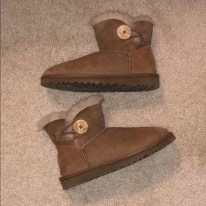 Chestnut Mini Bailey Button Uggs